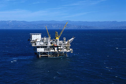 Installation of industrial analysis equipment on an offshore platform  / FPSO